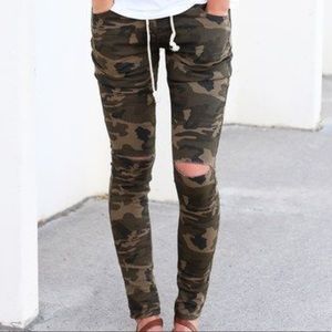 Camo Destroyed Skinny Jogger